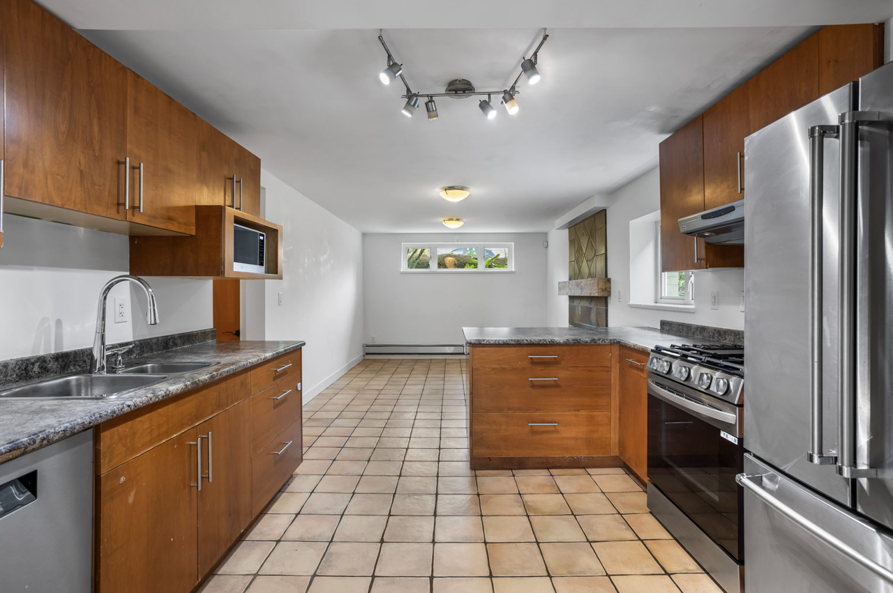 831 Whitchurch Street - Photo 6 of 24