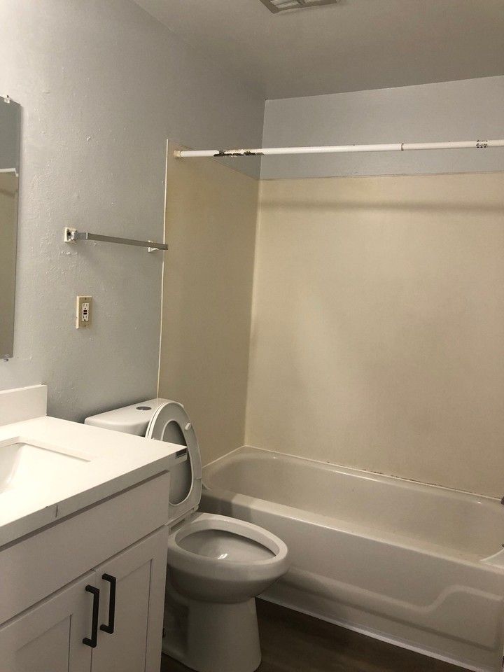 1928 E 56th St #47 - Photo 3 of 11