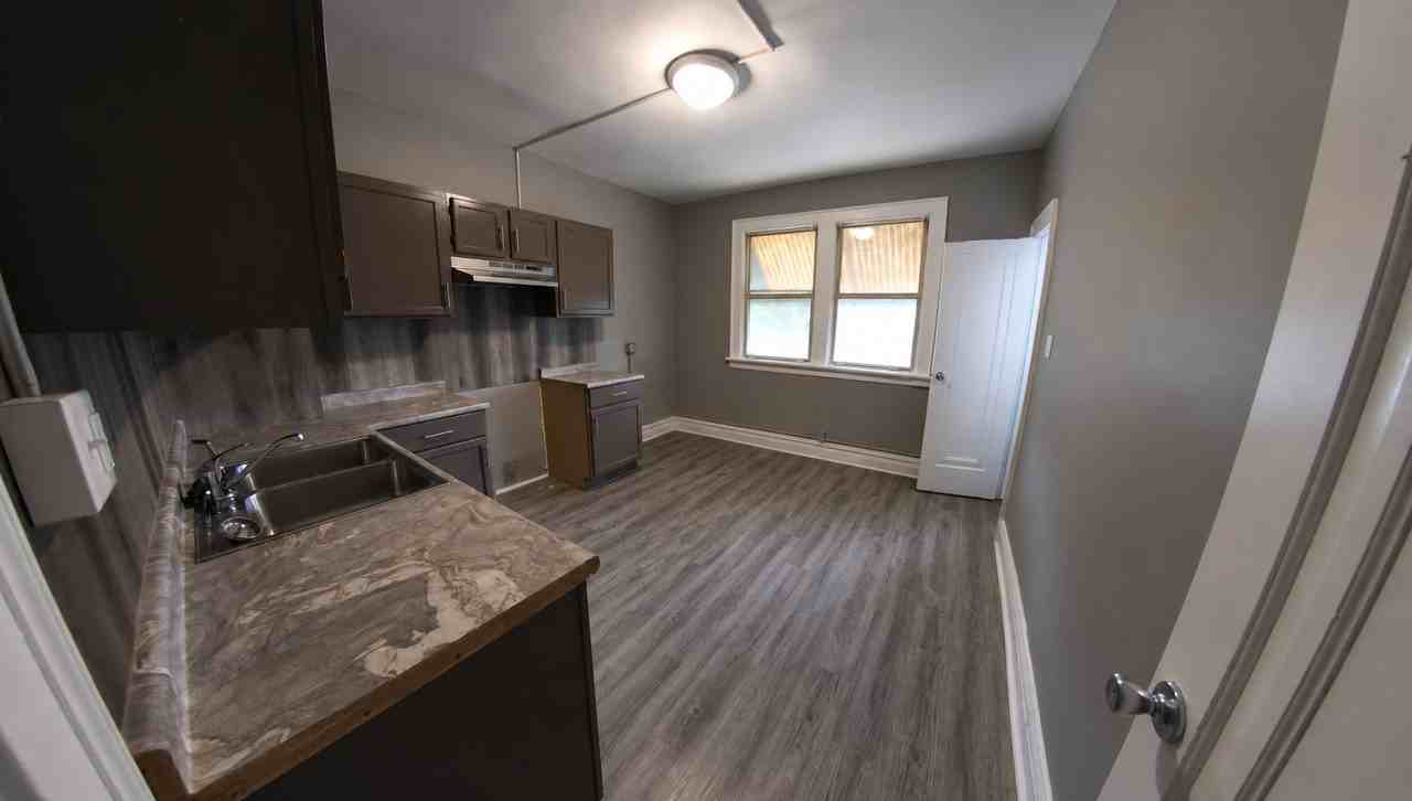 1341 Marshall St #2R - Photo 4 of 11