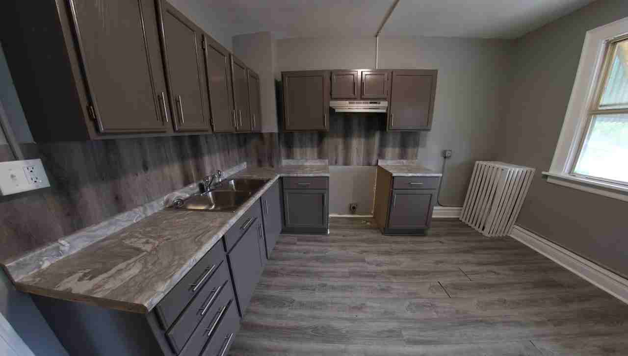 1341 Marshall St #2R - Photo 6 of 11