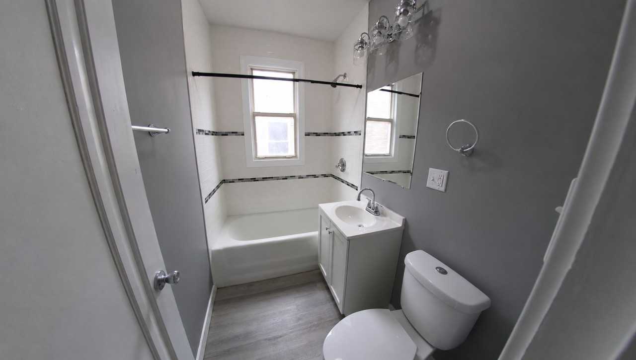 1341 Marshall St #2R - Photo 7 of 11