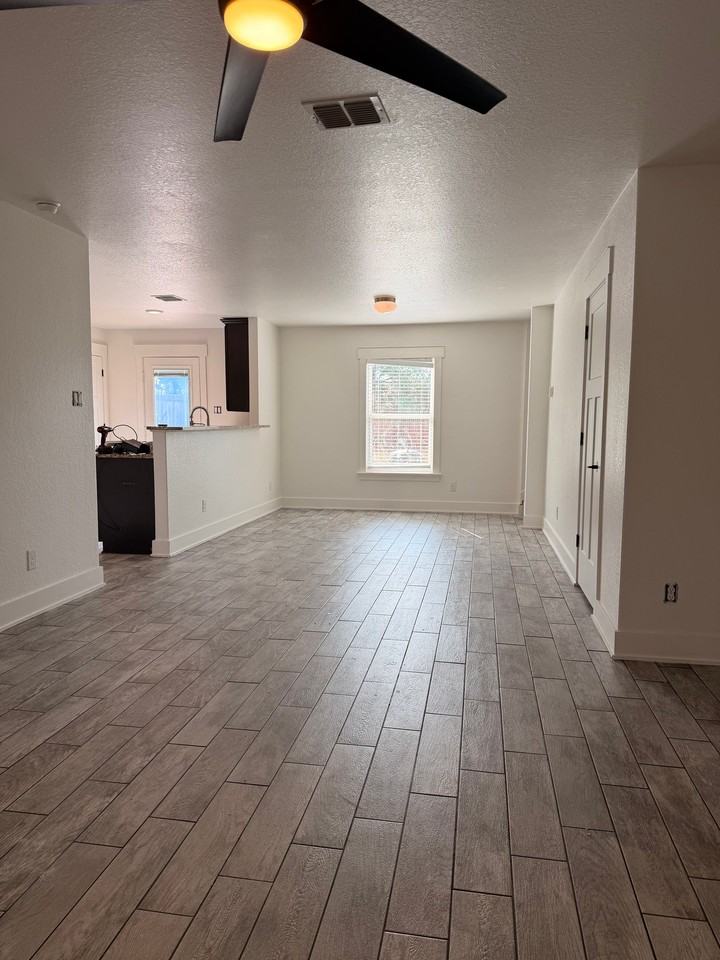 12710 Clearwater Cv - Photo 3 of 6