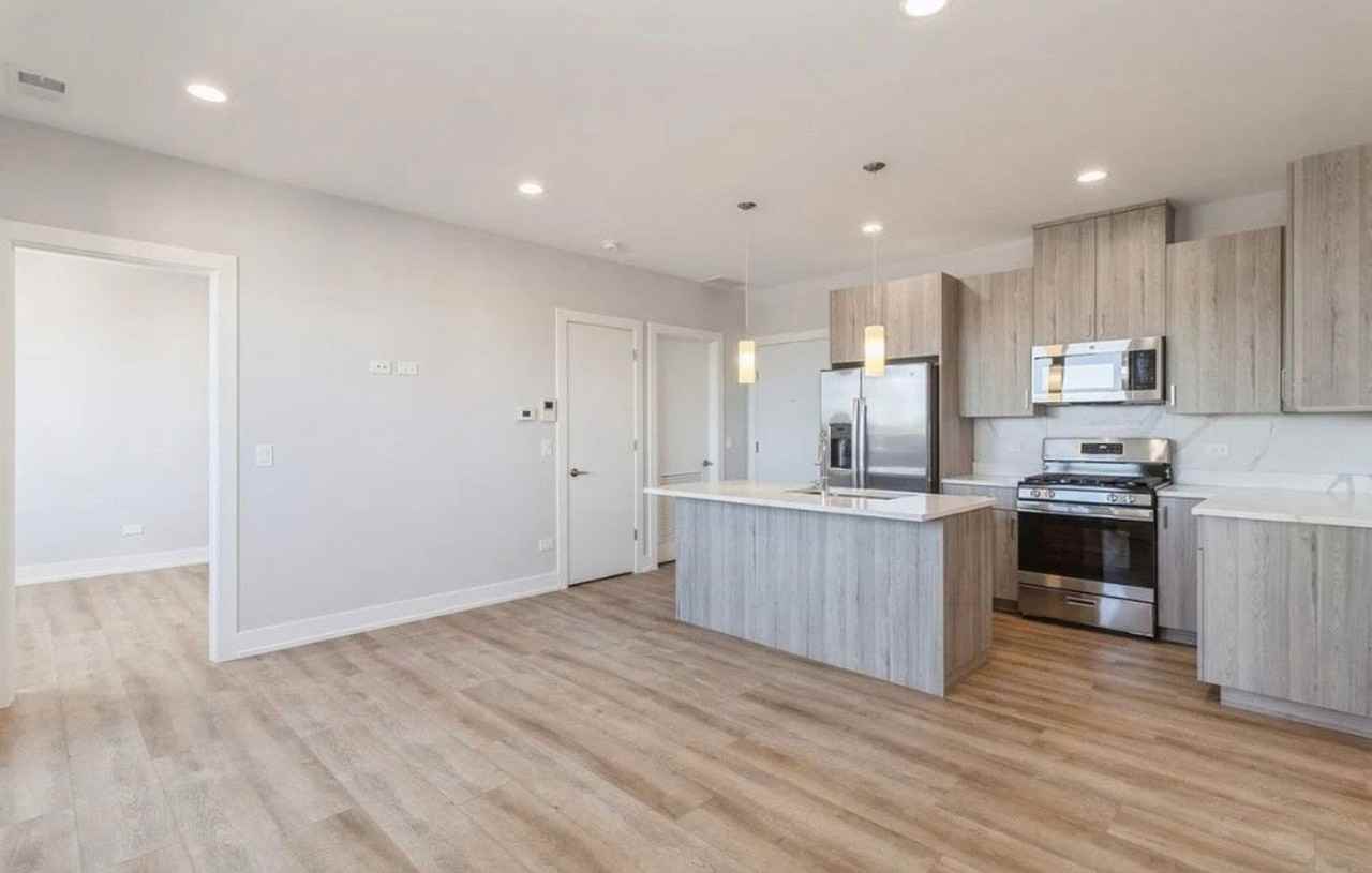 3729 W Belmont Ave - Photo 7 of 9