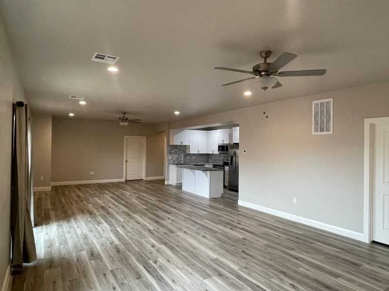 1806 N Crimson Creek Dr - Photo 2 of 14