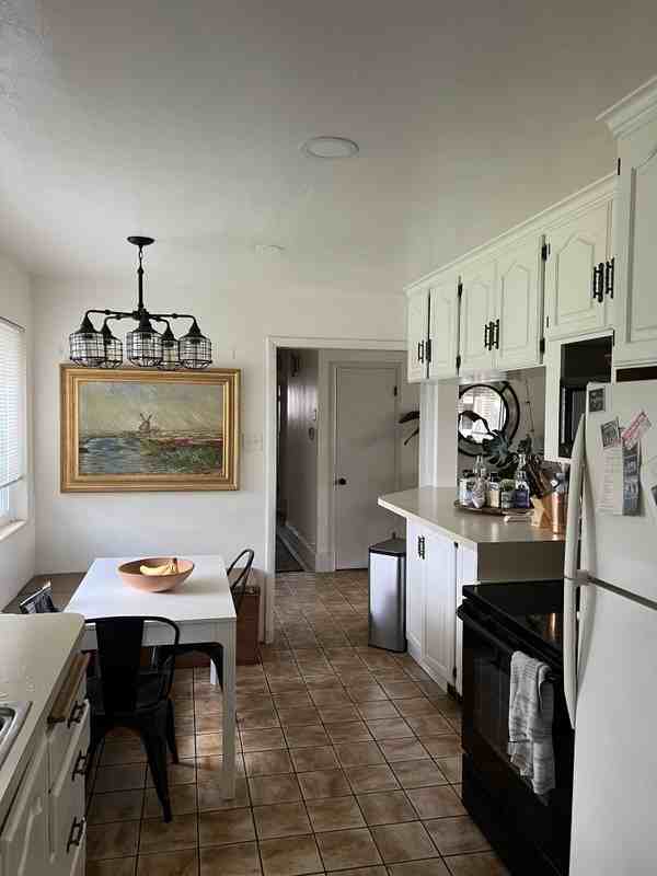 2060 E Delmont Dr - Photo 2 of 9