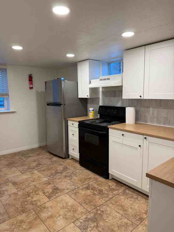 948 N Poinsettia Dr - Photo 3 of 15