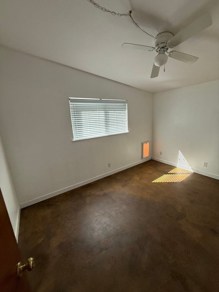 821 Shirley St Ne - Photo 3 of 15