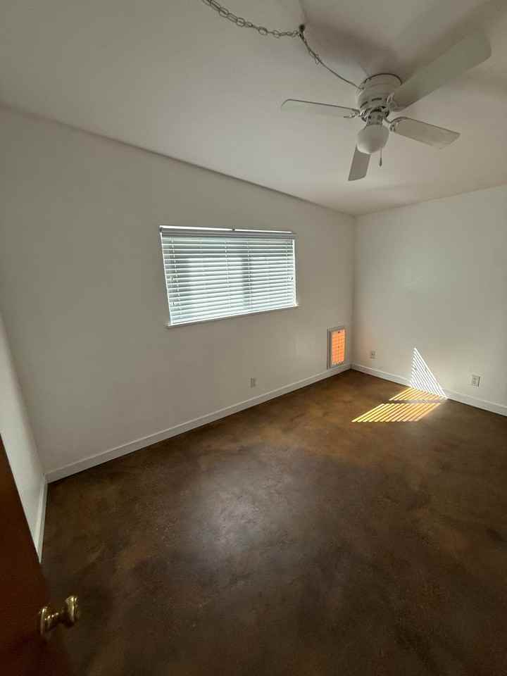 821 Shirley St Ne - Photo 5 of 15