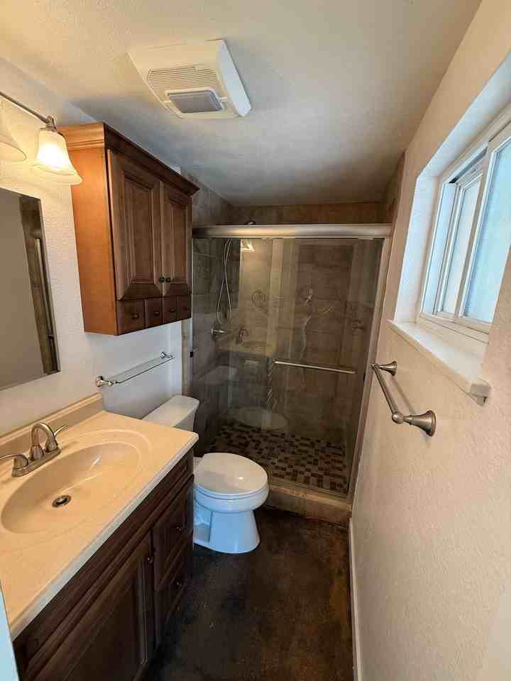 821 Shirley St Ne - Photo 6 of 15