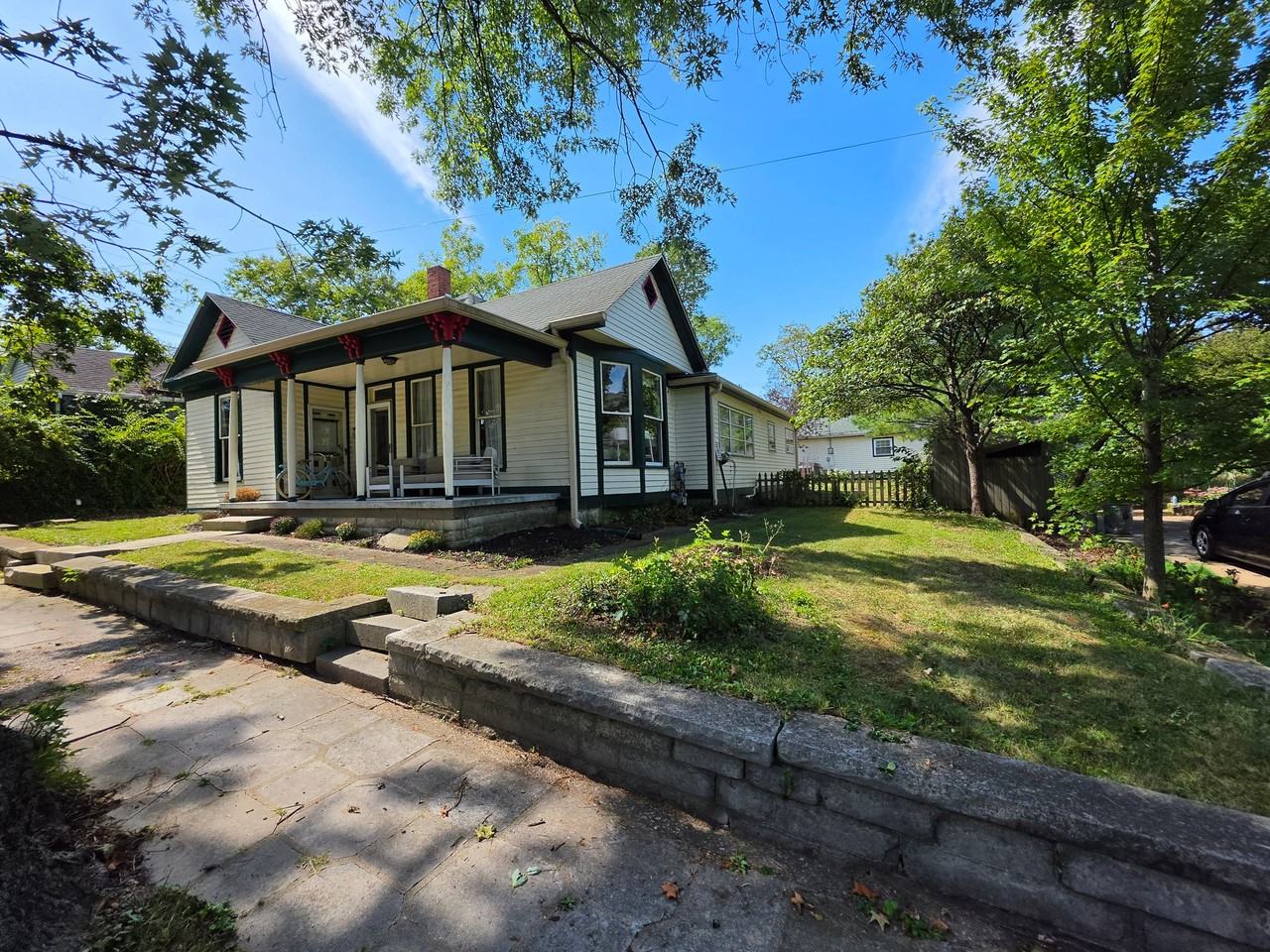 306 S Fairview St - Photo 2 of 16