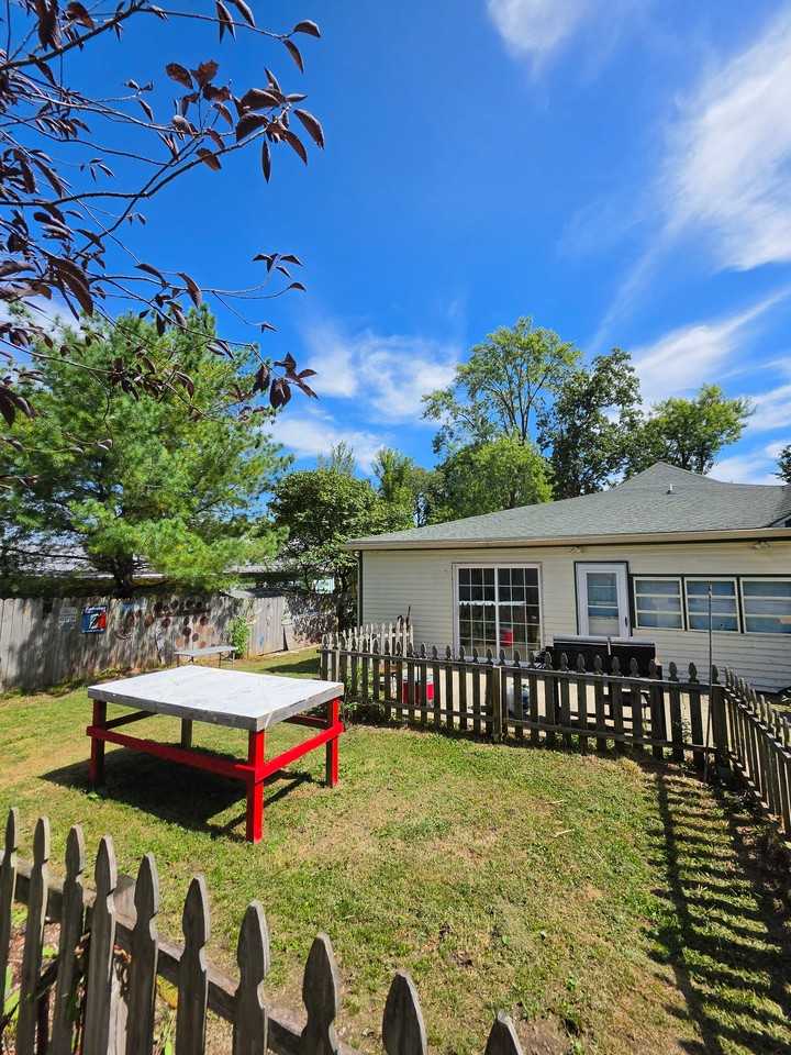 306 S Fairview St - Photo 3 of 16