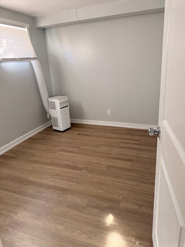 793 W Lennox St #1 - Photo 4 of 7