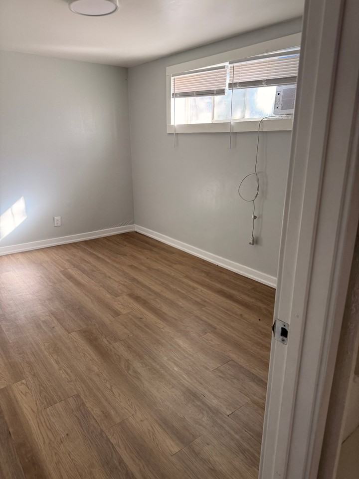 793 W Lennox St #1 - Photo 5 of 7