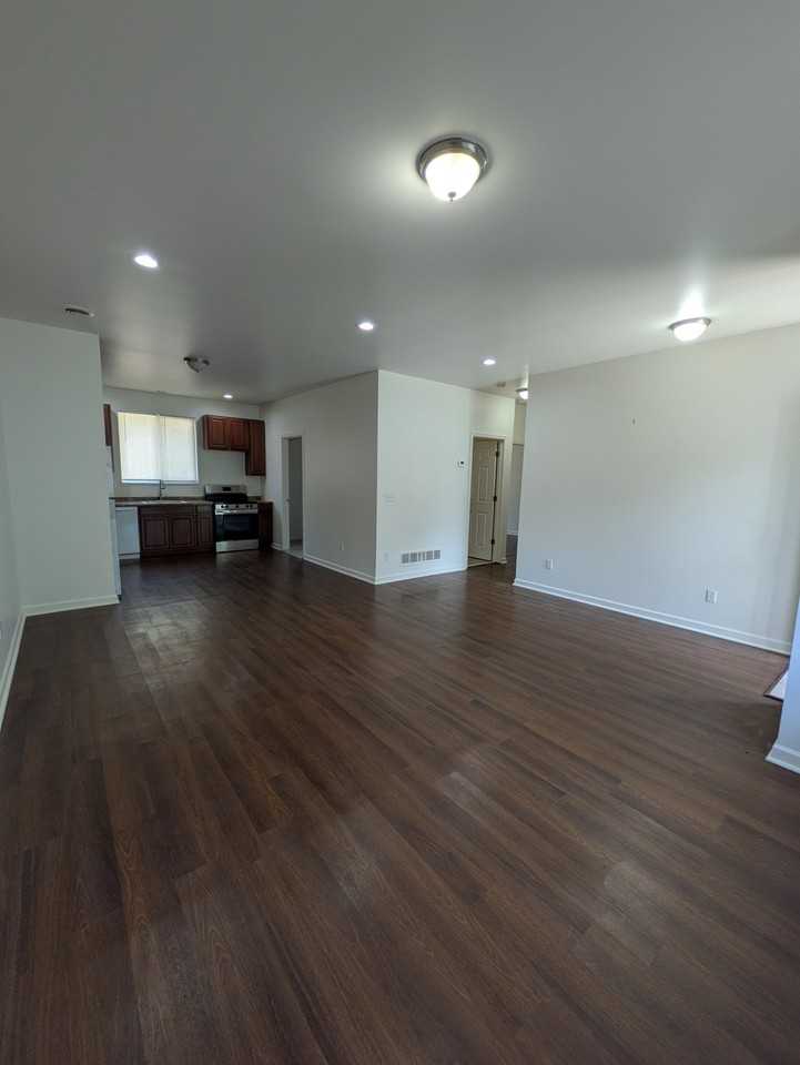 440 Robbe Ave - Photo 2 of 12
