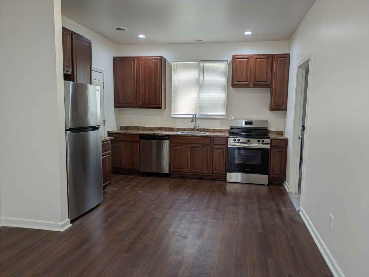 440 Robbe Ave - Photo 4 of 12