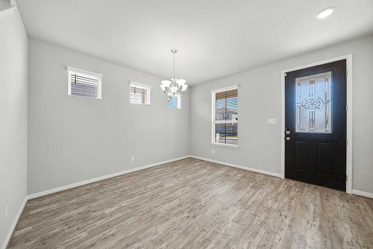 11635 Bakersfield Pass - Photo 2 of 20