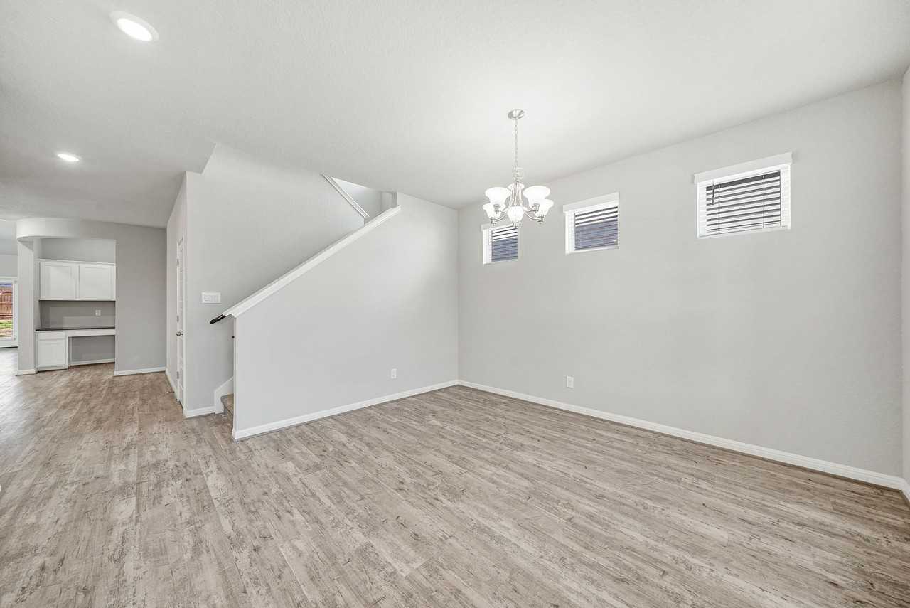 11635 Bakersfield Pass - Photo 3 of 20