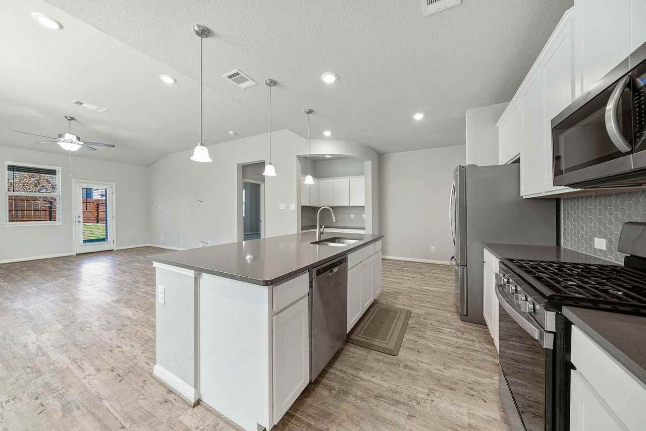 11635 Bakersfield Pass - Photo 7 of 20