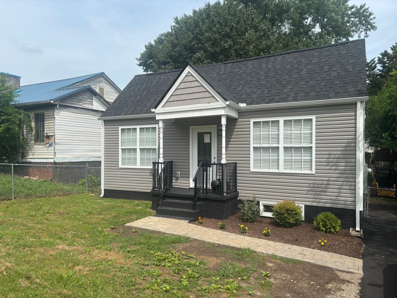 2549 Keith Ave - Photo 2 of 19
