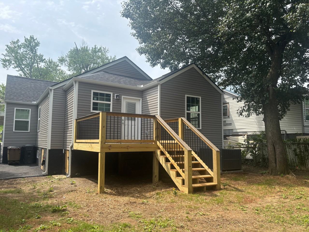 2549 Keith Ave - Photo 4 of 19