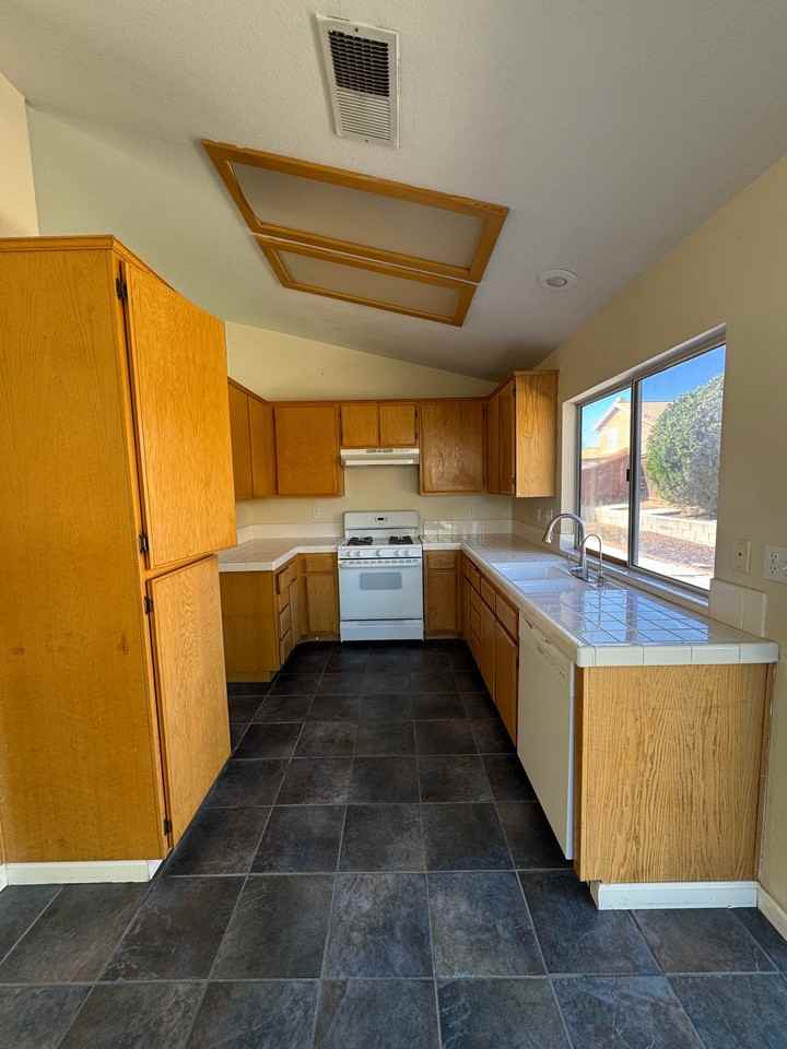 13154 Oberlin Ave - Photo 6 of 15