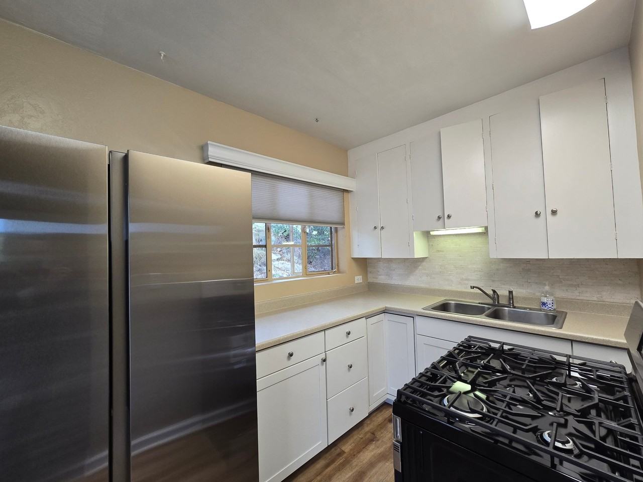 412 W Leroux St - Photo 4 of 18