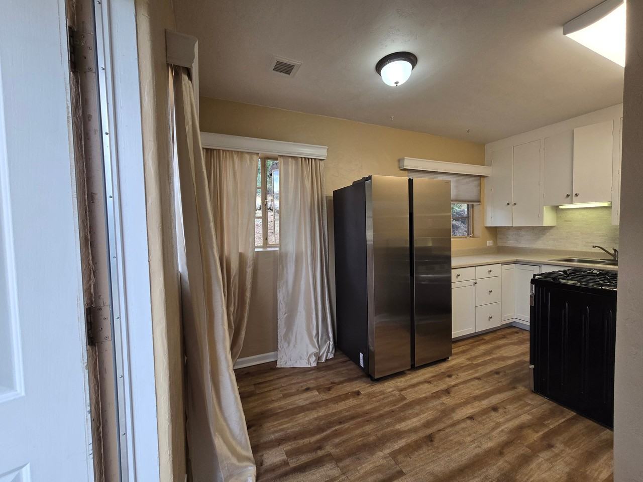 412 W Leroux St - Photo 5 of 18