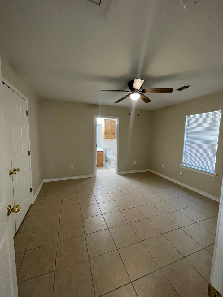 321 Seal Ave #A - Photo 3 of 10