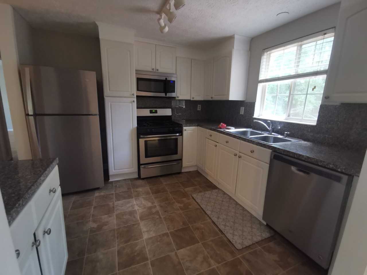 250 Sheringham Dr - Photo 6 of 17