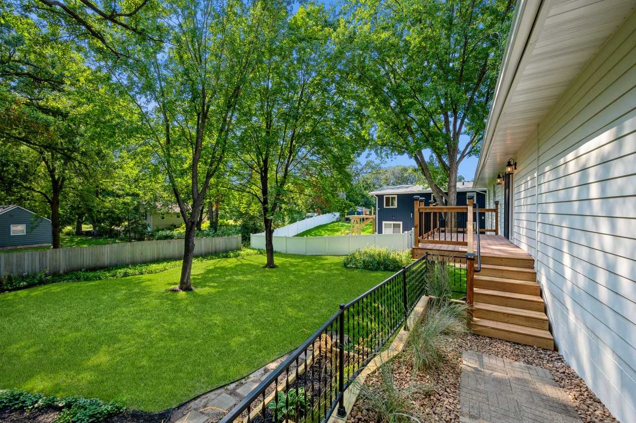 12435 25th Ave N - Photo 4 of 17