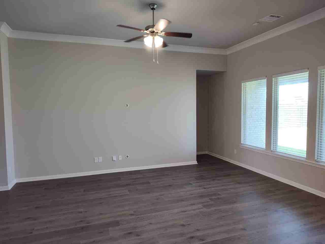 108 Hardwood Dr - Photo 3 of 16