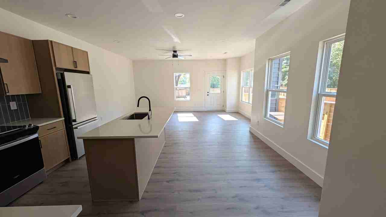 2544 Selma Ave #1 - Photo 6 of 20