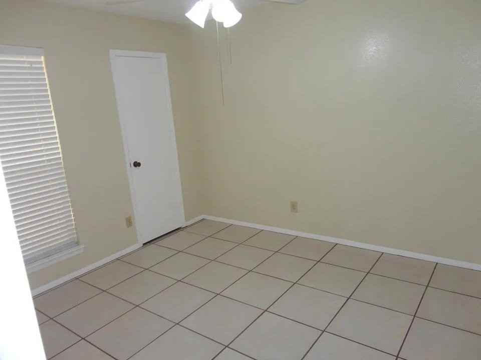 1808 Bristol Cv #2 - Photo 5 of 10