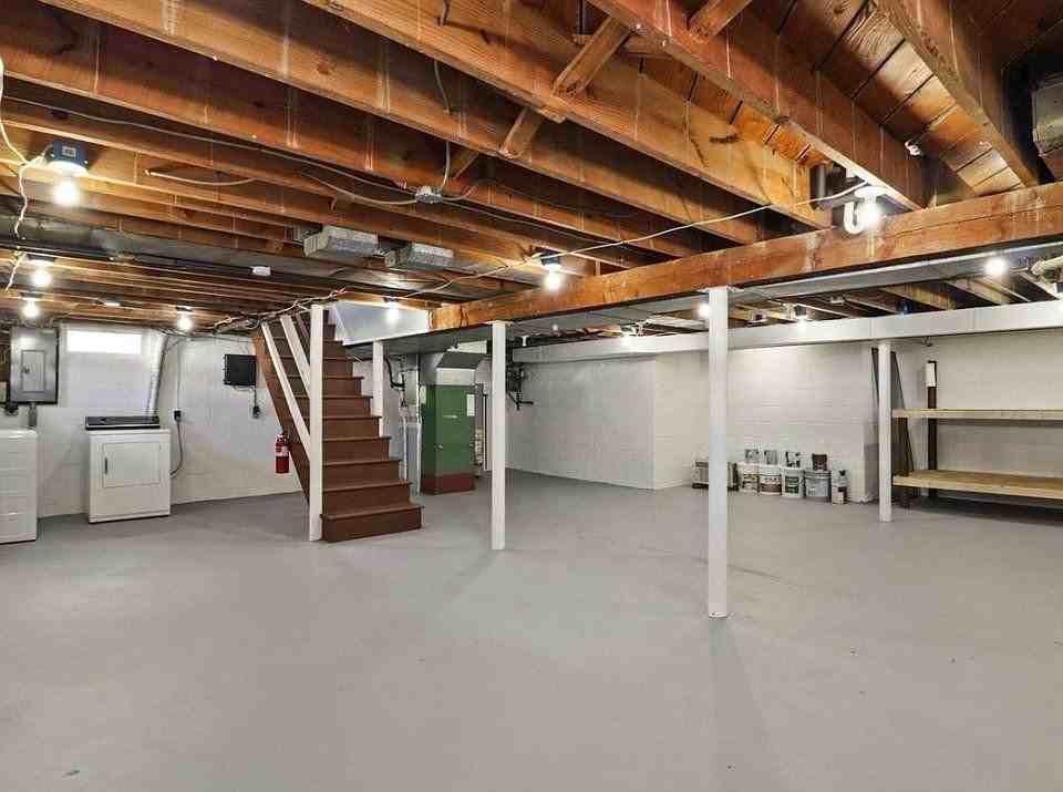 526 Newfield Rd - Photo 4 of 22