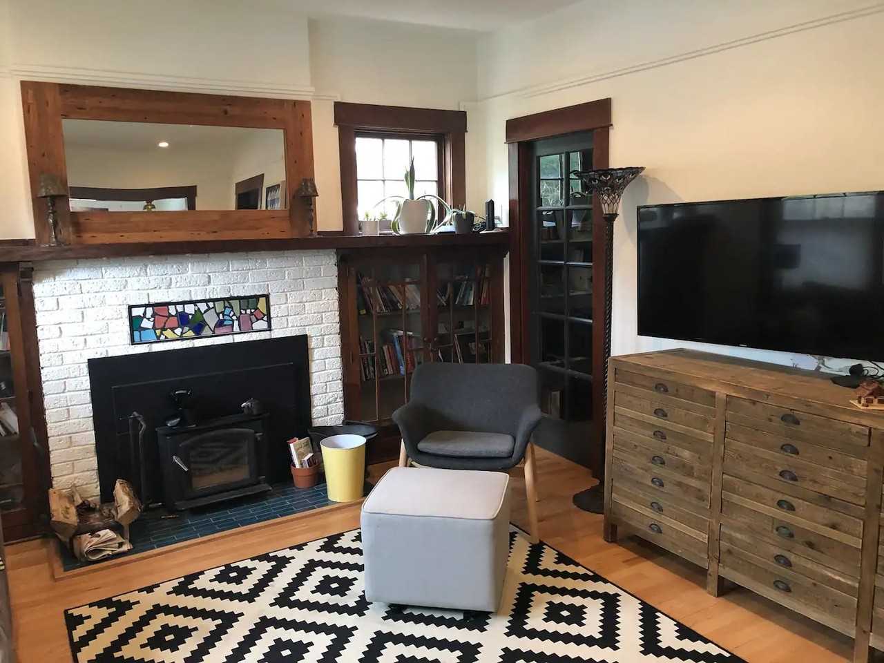 1043 Lincoln Pl #NA - Photo 2 of 19