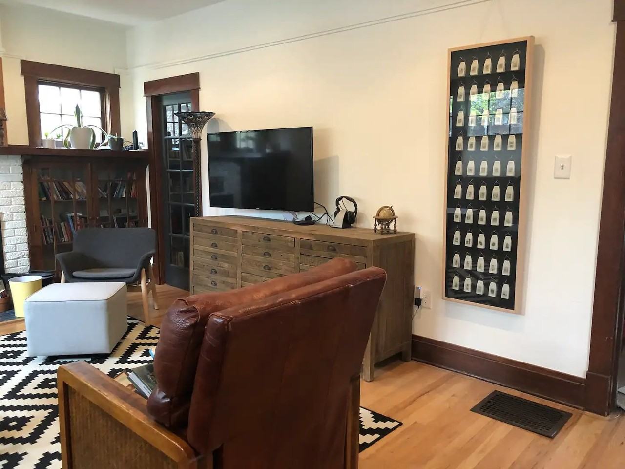 1043 Lincoln Pl #NA - Photo 3 of 19