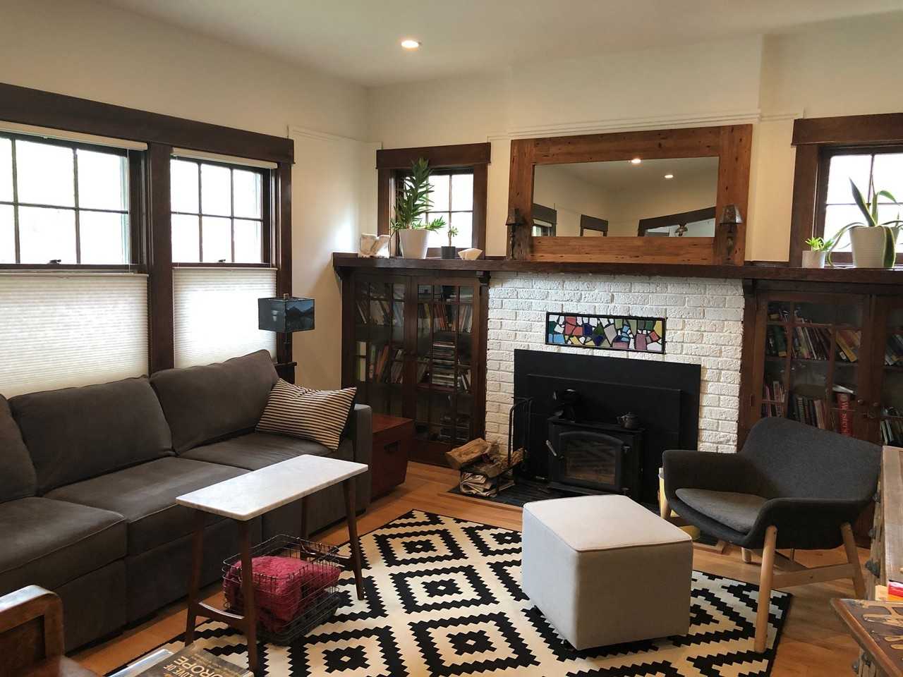 1043 Lincoln Pl #NA - Photo 4 of 19