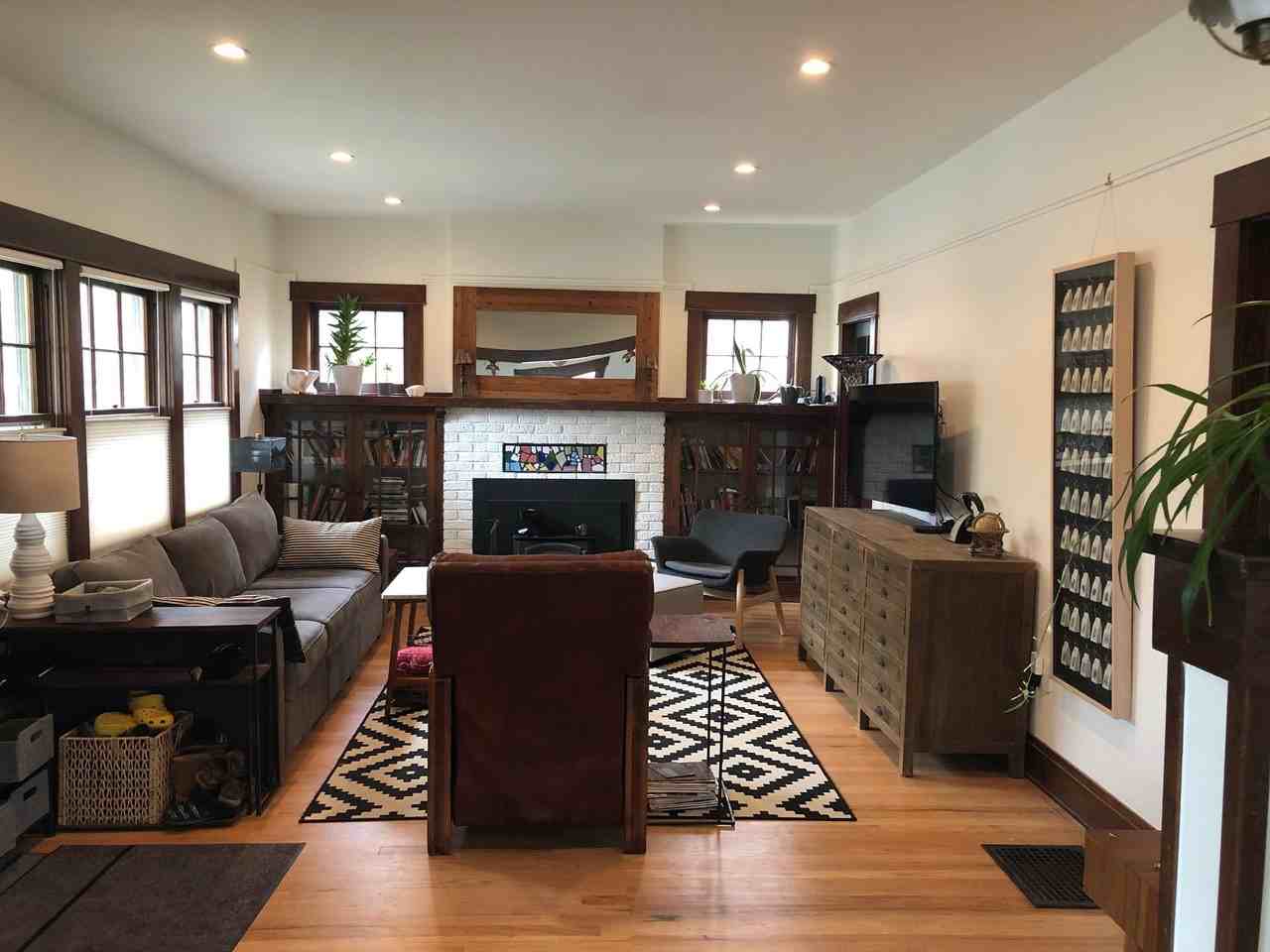 1043 Lincoln Pl #NA - Photo 5 of 19