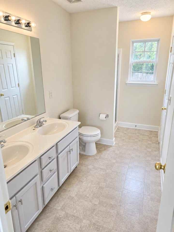 5033 Timber Trail Dr - Photo 3 of 19