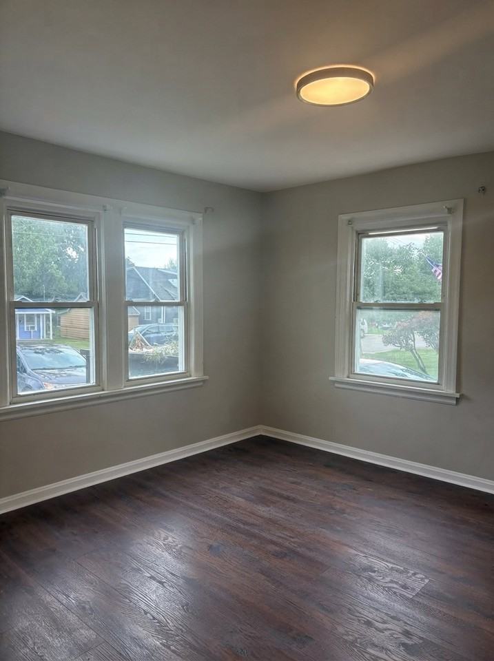 4828 Laurel Ave - Photo 5 of 14
