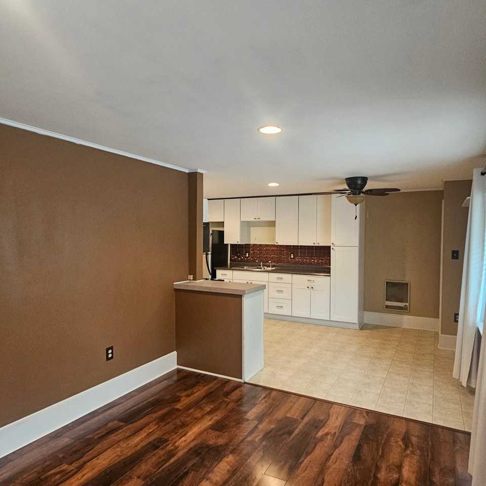 114 W Main St - Photo 4 of 13