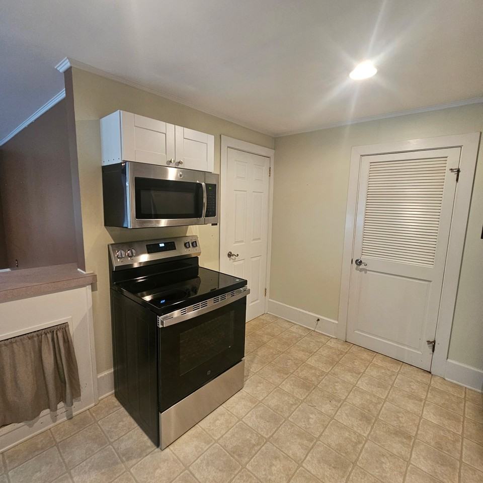 114 W Main St - Photo 7 of 13