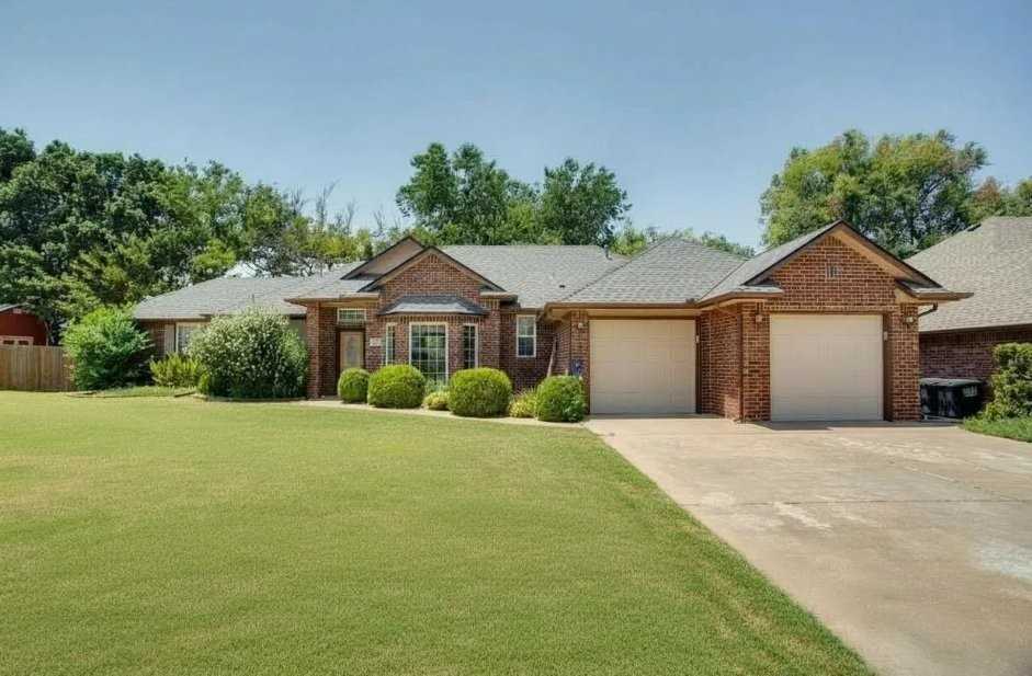204 Oakdale Dr - Photo 3 of 10