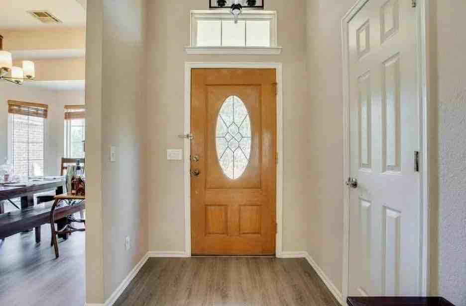 204 Oakdale Dr - Photo 4 of 10