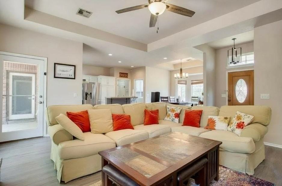 204 Oakdale Dr - Photo 5 of 10