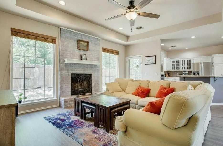 204 Oakdale Dr - Photo 6 of 10