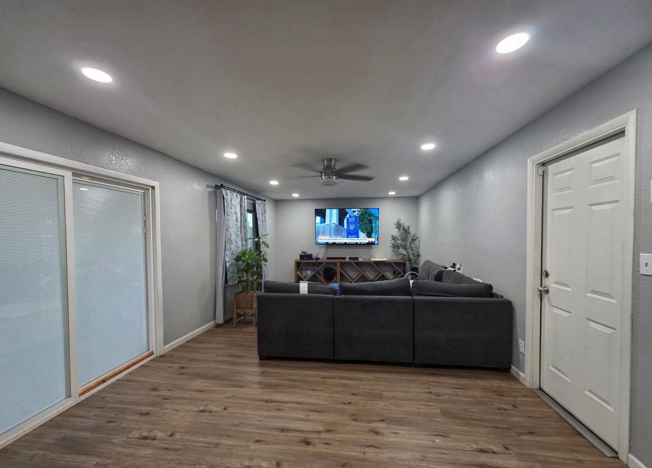 3101 W Bluefield Ave - Photo 4 of 7