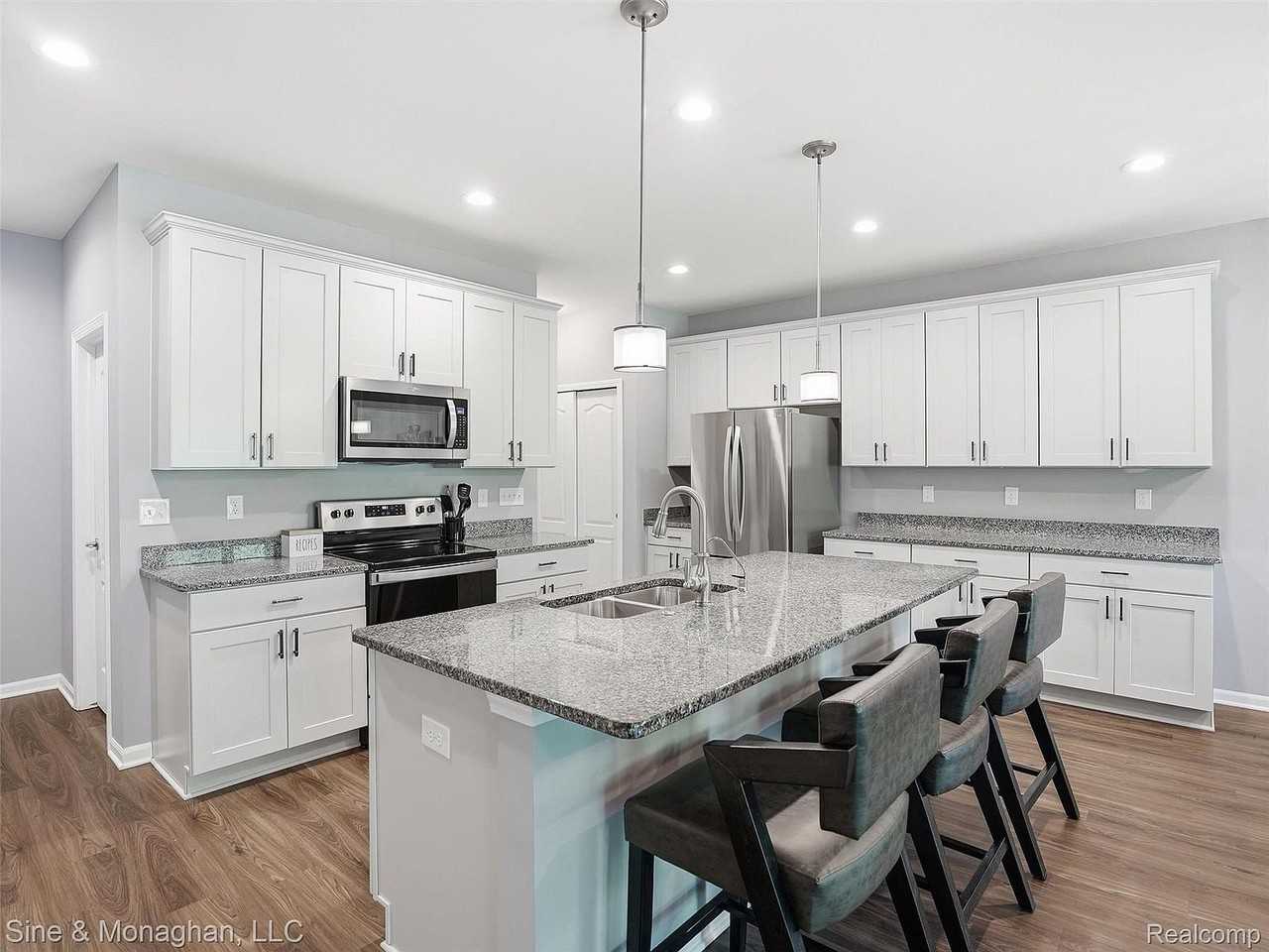 24827 Ivy - Photo 2 of 20
