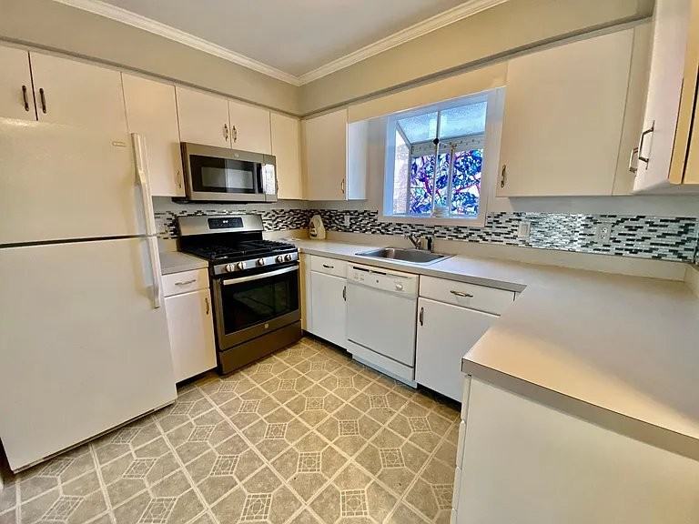 16 Chesnut Ave - Photo 3 of 8