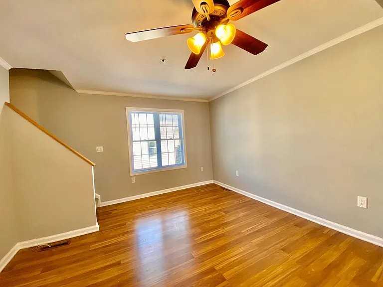 16 Chesnut Ave - Photo 4 of 8